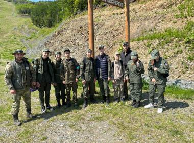 День России на высоте: курсанты Центра «ВОИН» покорили гору Российская