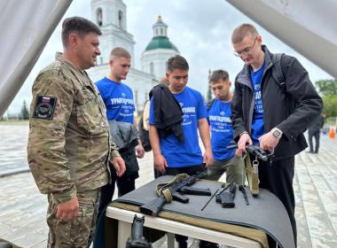 Курсанты Центра «ВОИН» встретились с врио губернатора Свердловской области Денисом Паслером