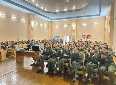 В рамках летней смены «Время юных героев» курсанты Центра «ВОИН» провели урок мужества «Именем героя»