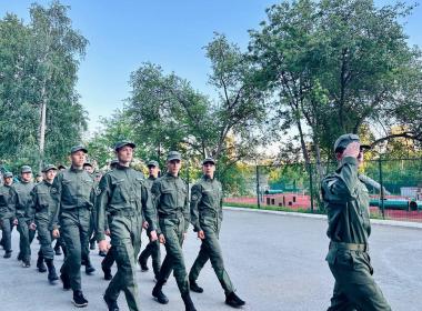 Гордость и дисциплина: курсанты Центра «ВОИН» блеснули на смотре строя и песни