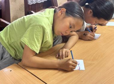 Курсанты Центра «ВОИН» сделали для бойцов СВО более тысячи браслетов жизни ко Дню государственного флага России