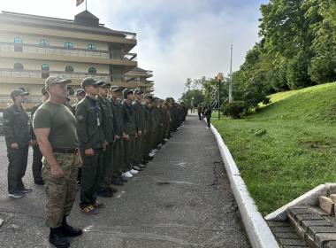 Директор Центра «ВОИН» Дмитрий Шевченко открыл вторую смену «Время юных героев» на базе ВДЦ «Океан» во Владивостоке