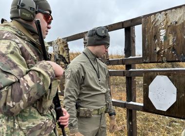 Псковские инструкторы оттачивают стрелковое мастерство