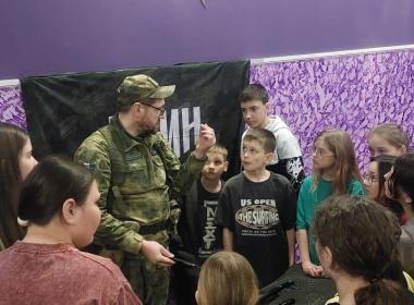 Инструкторы Центра «ВОИН» провели мастер-класс для детей лагеря «Чайка»