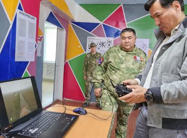 Глава Республики Калмыкия Бату Хасиков посетил Центр «ВОИН»